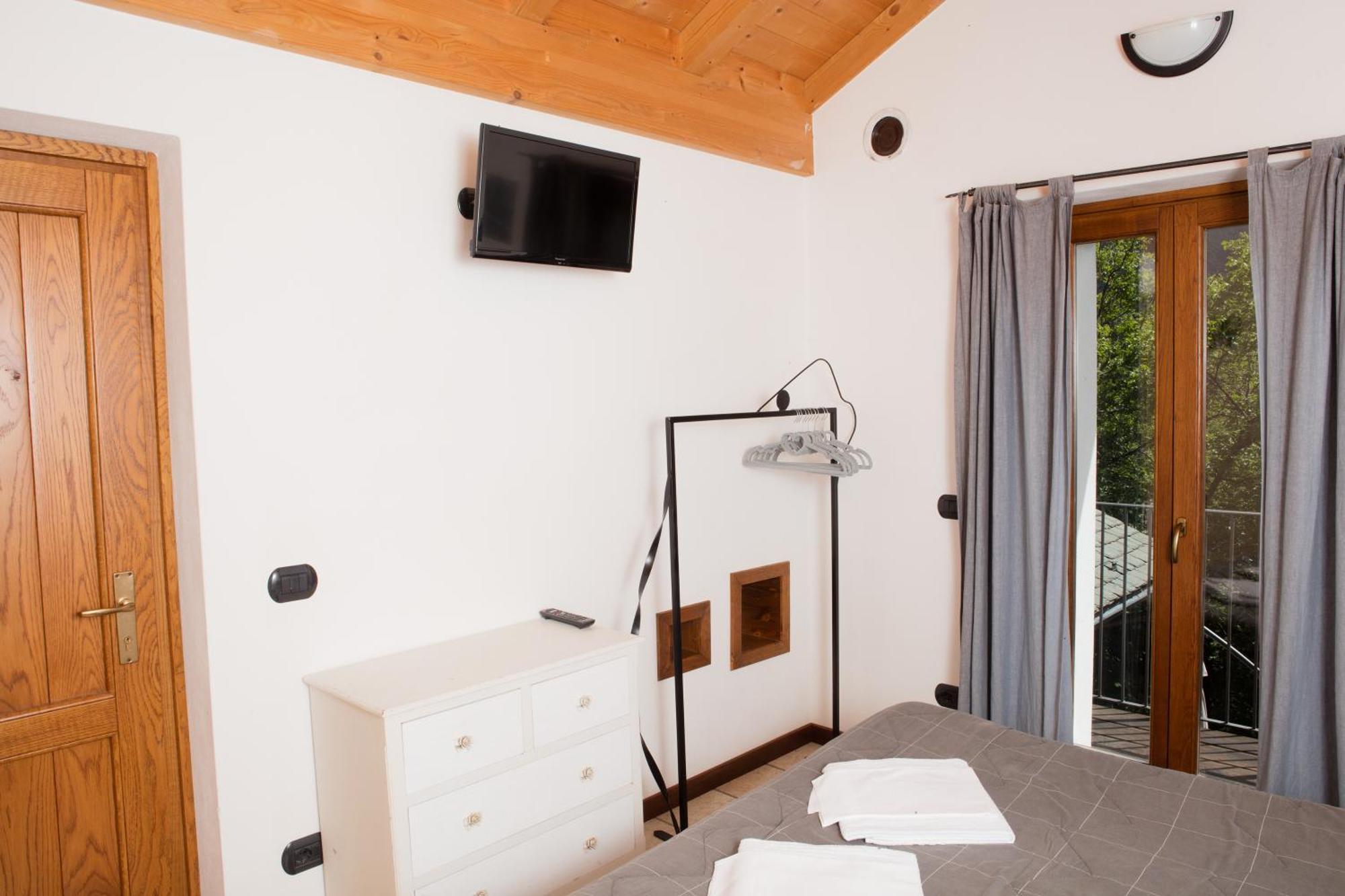 Agriturismo La Fonte Di Mariella Gravedona Eksteriør billede