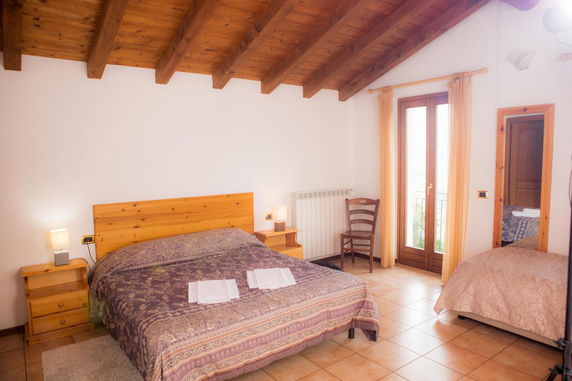 Agriturismo La Fonte Di Mariella Gravedona Eksteriør billede
