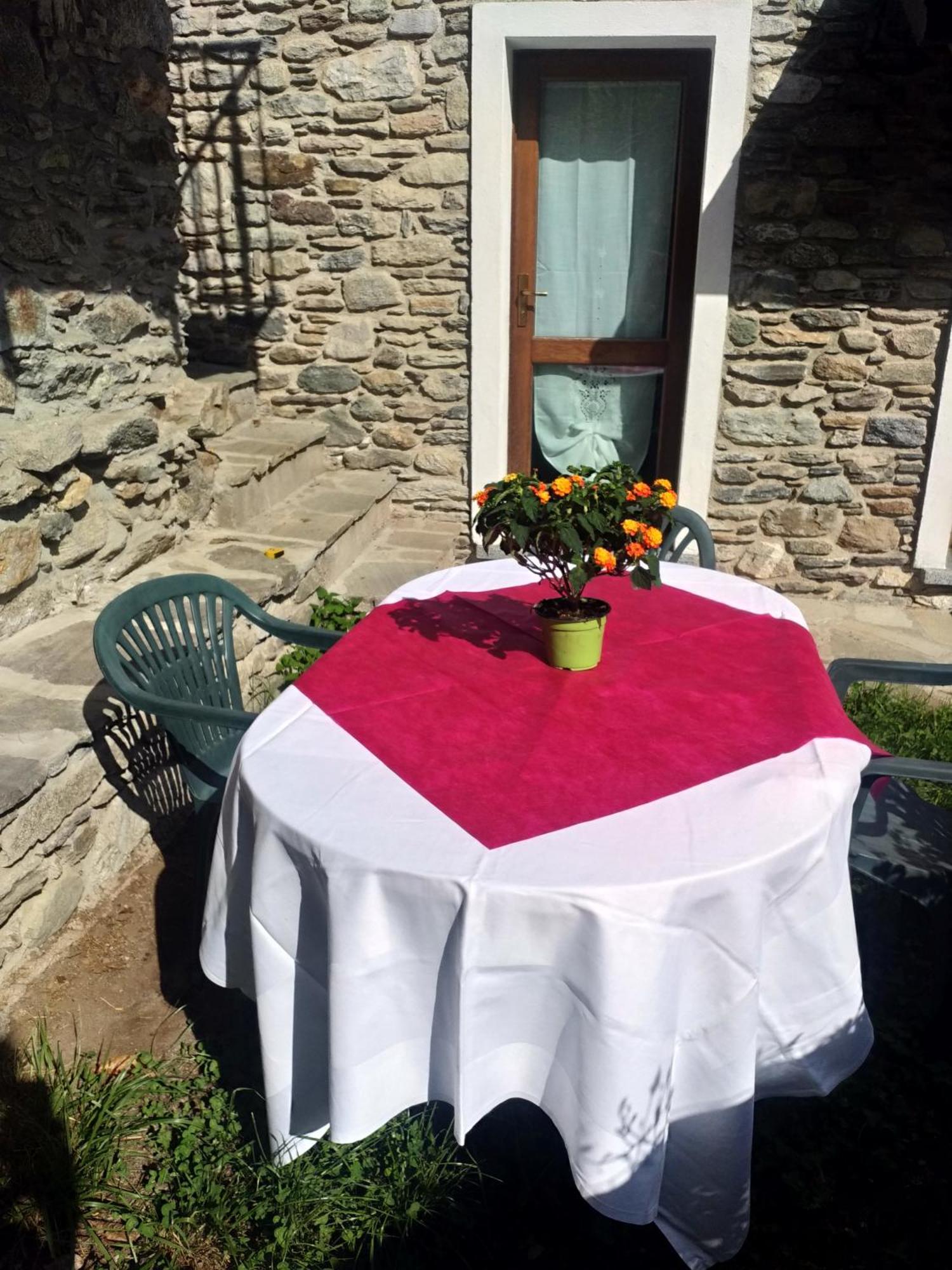 Agriturismo La Fonte Di Mariella Gravedona Eksteriør billede
